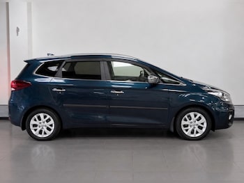 Used Kia Carens 2017 for sale - 79543457: Photo