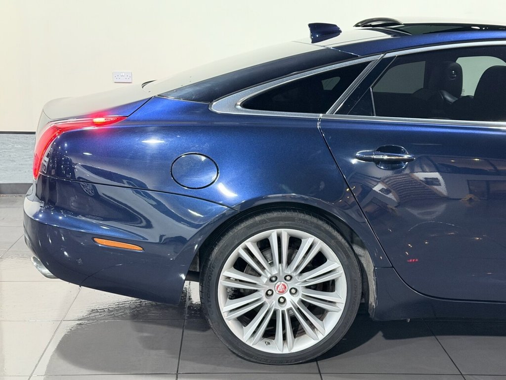 Used Jaguar XJ 2015 for sale - 76883247: Photo 16