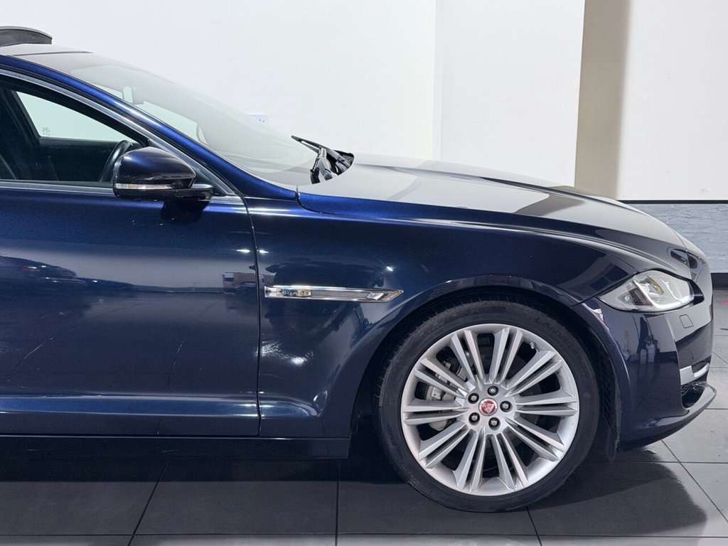Used Jaguar XJ 2015 for sale - 76883247: Photo 17