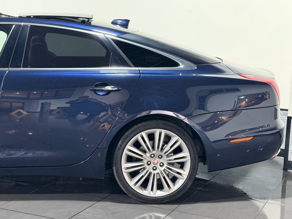 Used Jaguar XJ 2015 for sale - 76883247: Photo 19