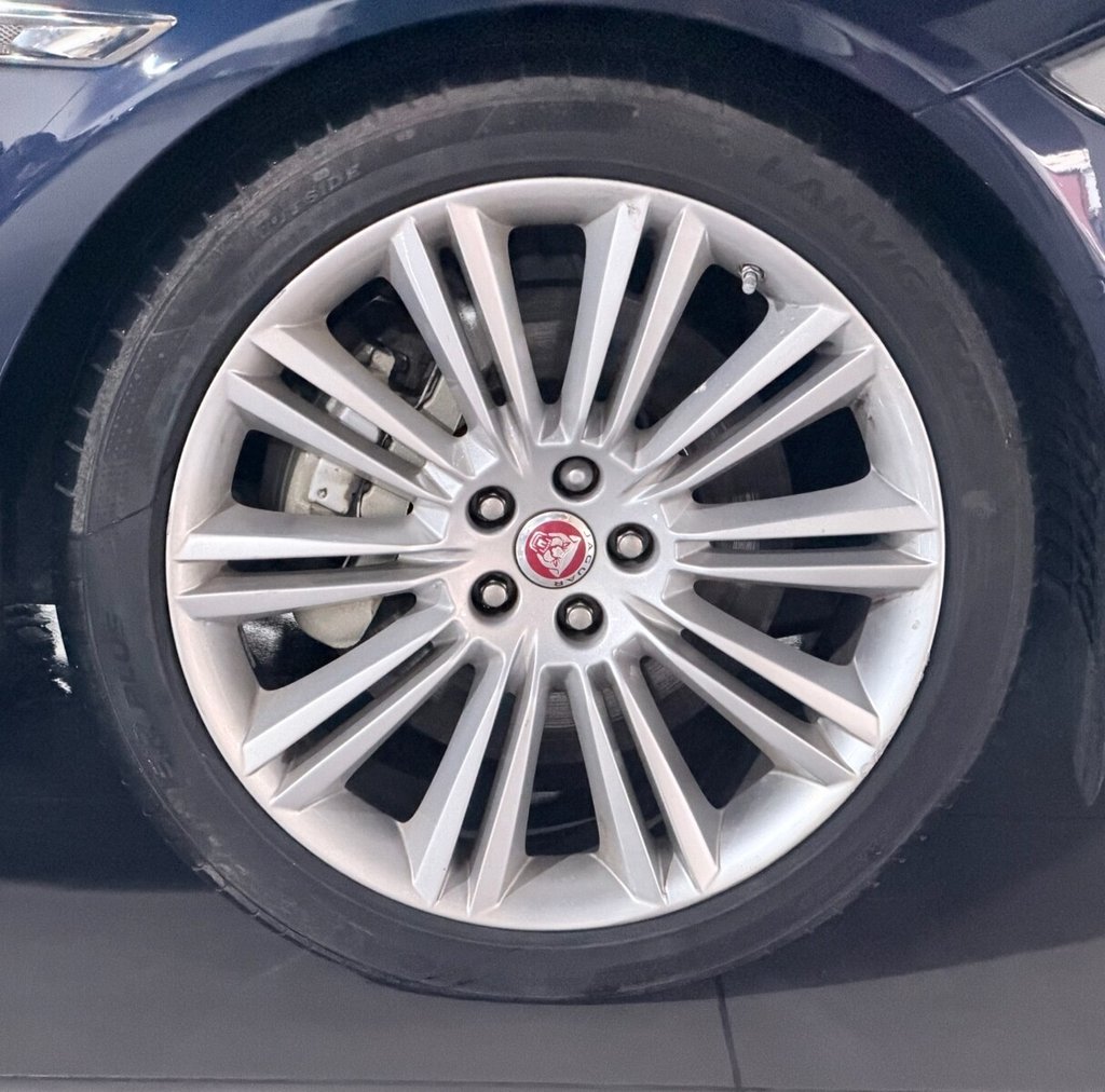 Used Jaguar XJ 2015 for sale - 76883247: Photo 37