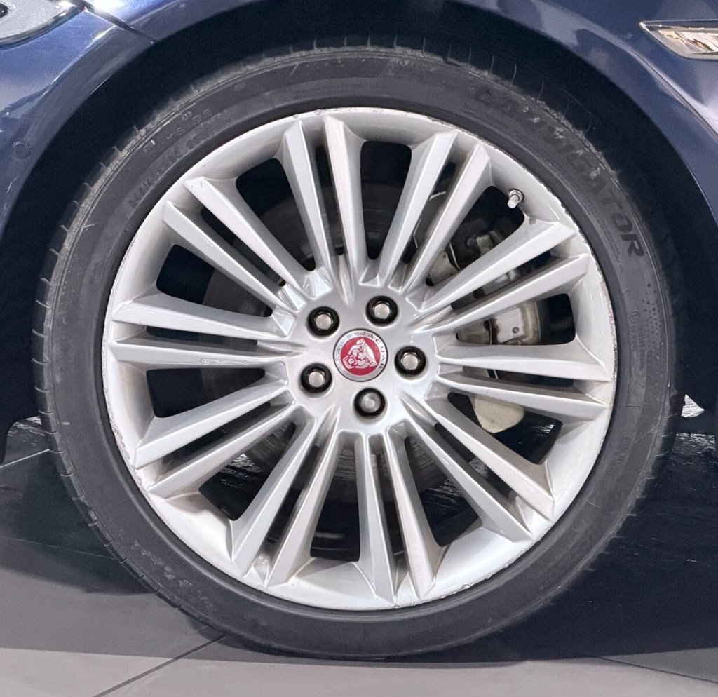 Used Jaguar XJ 2015 for sale - 76883247: Photo 40