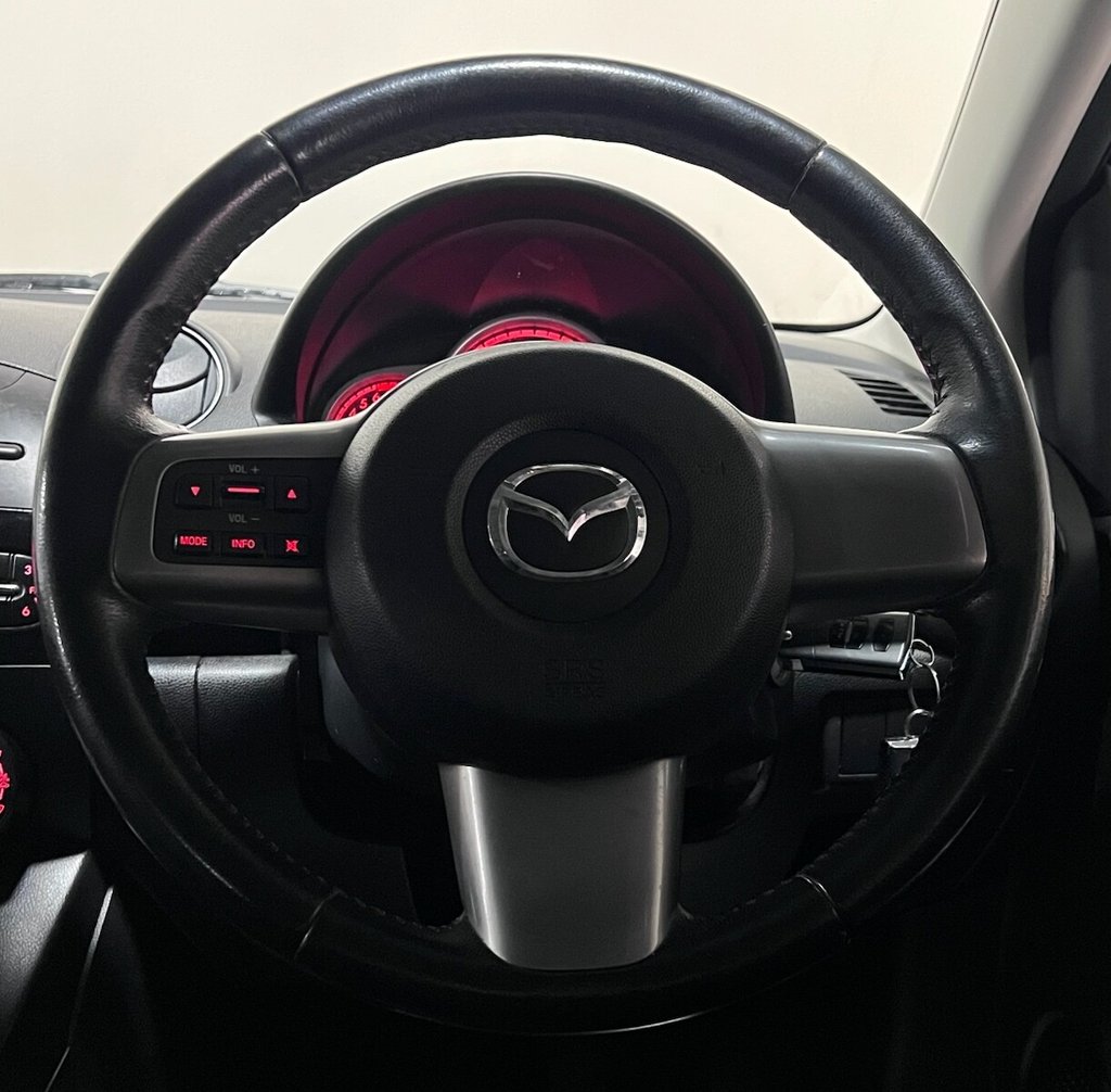 Used Mazda Mazda2 2013 for sale - 76396264: Photo 8