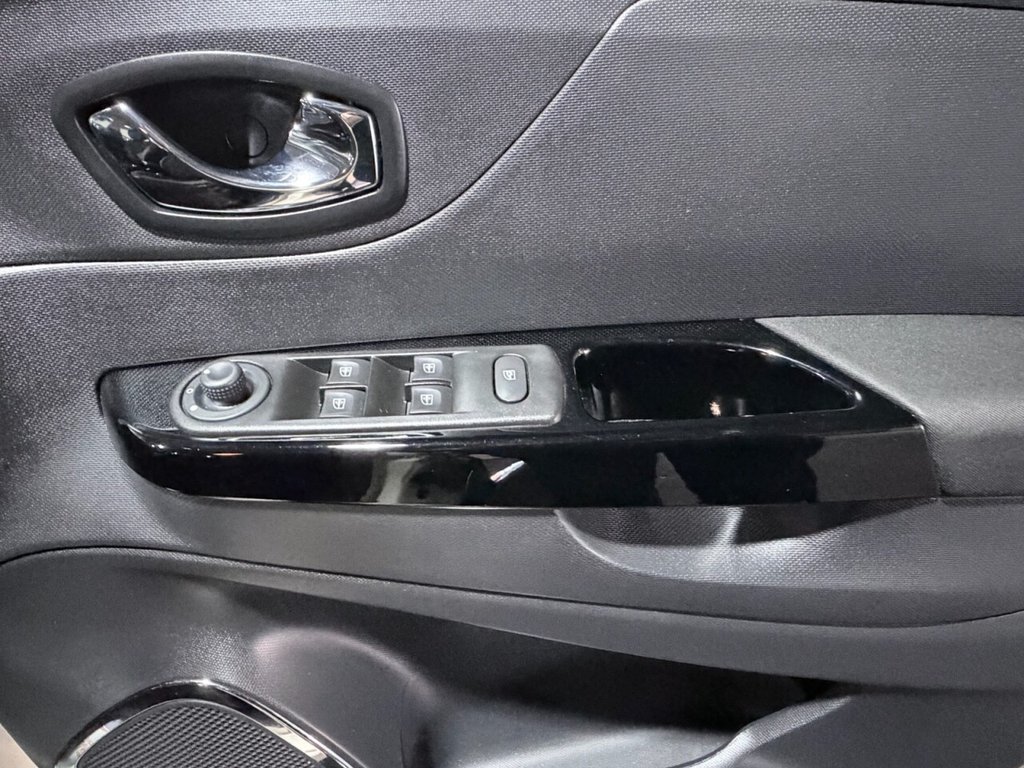 Used Renault Captur 2015 for sale - 77053612: Photo 22