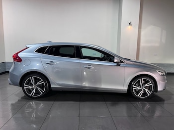 Used Volvo V40 2018 for sale - 75527705: Photo
