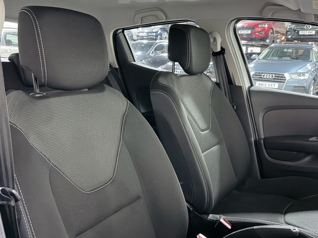 Used Renault Clio 2017 for sale - 76883432: Photo 13