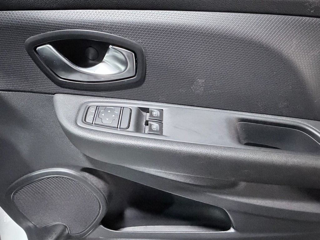 Used Renault Clio 2017 for sale - 76883432: Photo 21