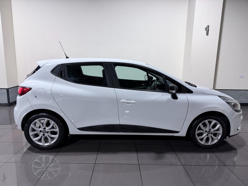 Used Renault Clio 2017 for sale - 76883432: Photo 3