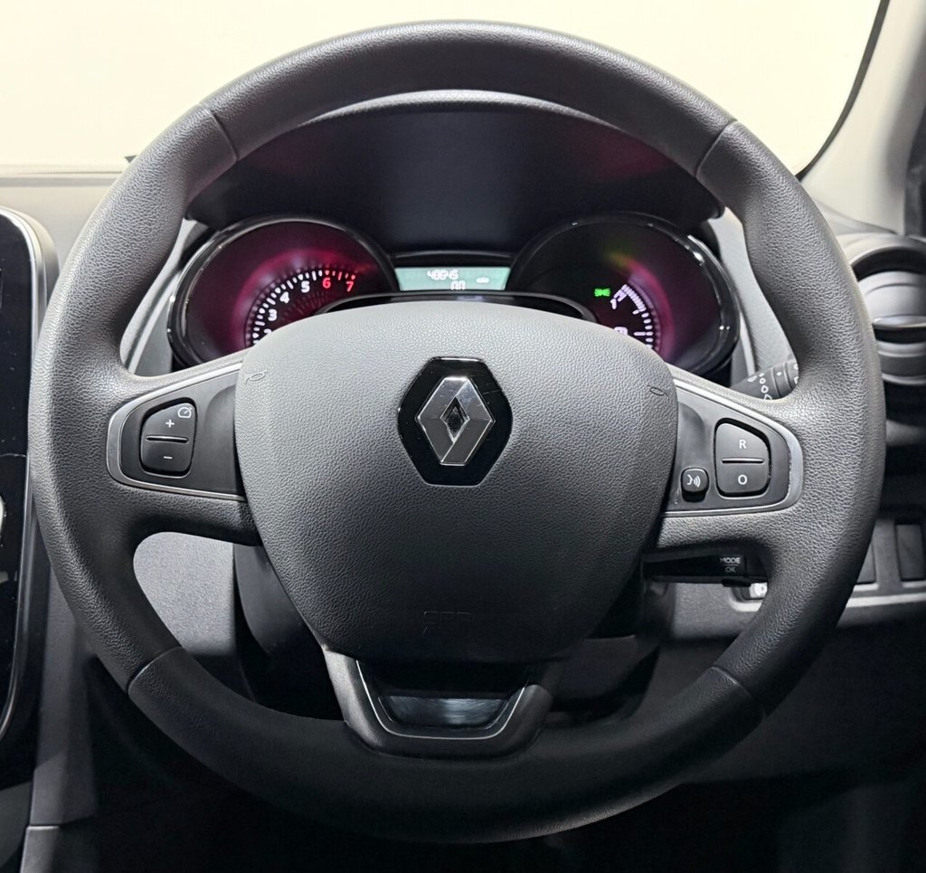 Used Renault Clio 2017 for sale - 76883432: Photo 8