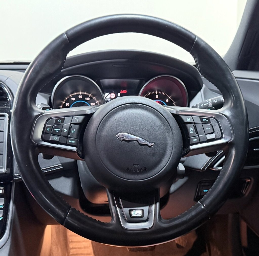 Used Jaguar XE 2016 for sale - 77835921: Photo 8