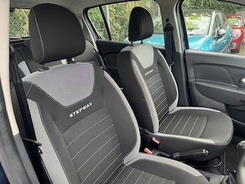Used Dacia Sandero Stepway 2018 for sale - 76014798: Photo 2