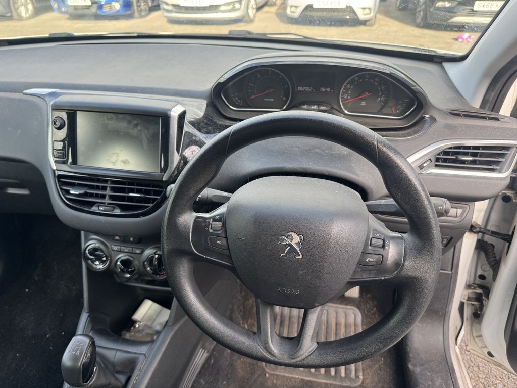 Used Peugeot 208 2013 for sale - 76014759: Photo 5