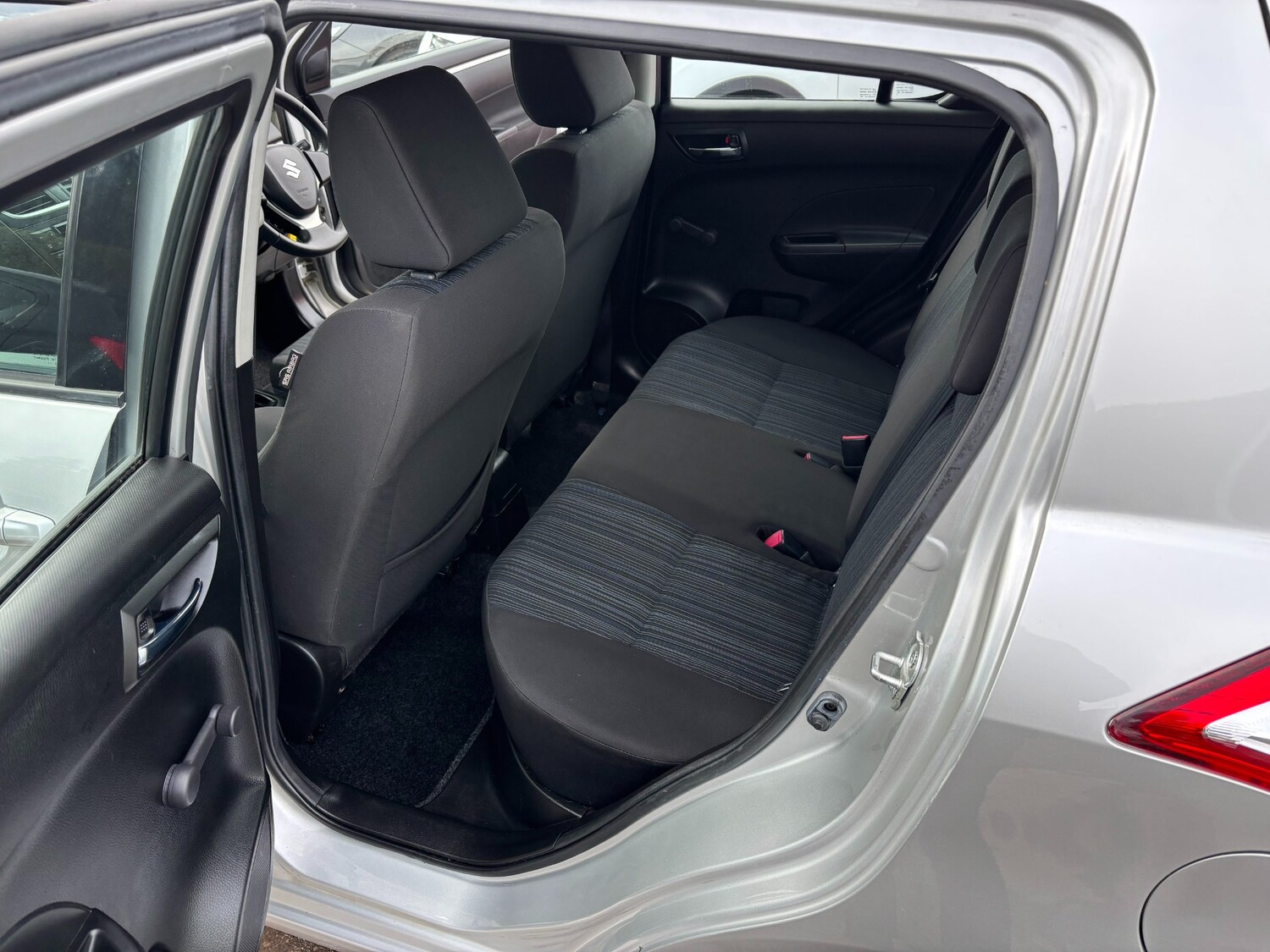 Used Suzuki Swift 2014 for sale - 77902334: Photo 11