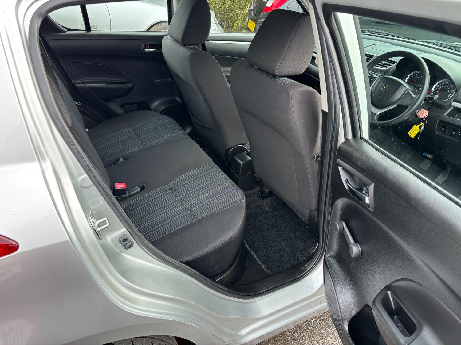 Used Suzuki Swift 2014 for sale - 77902334: Photo 9