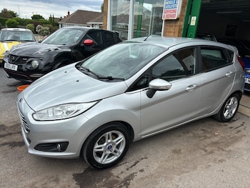 2014 (14) - 1.25 82 Zetec 5dr