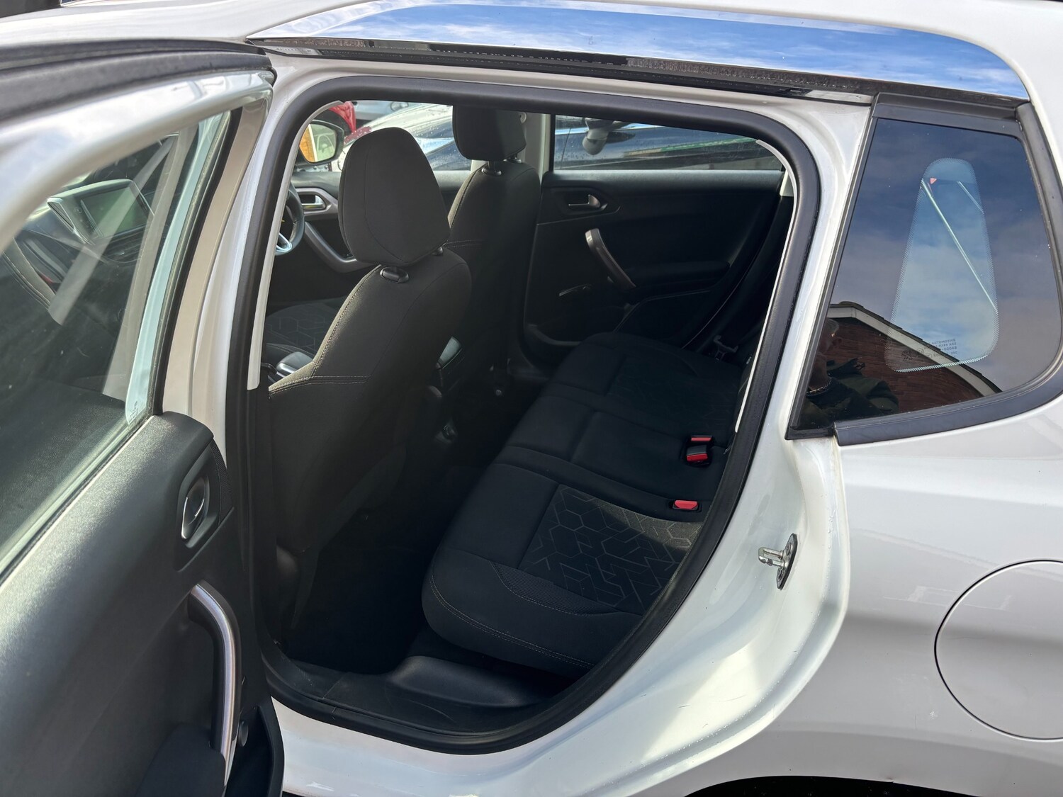 Used Peugeot 2008 2015 for sale - 77476064: Photo 10