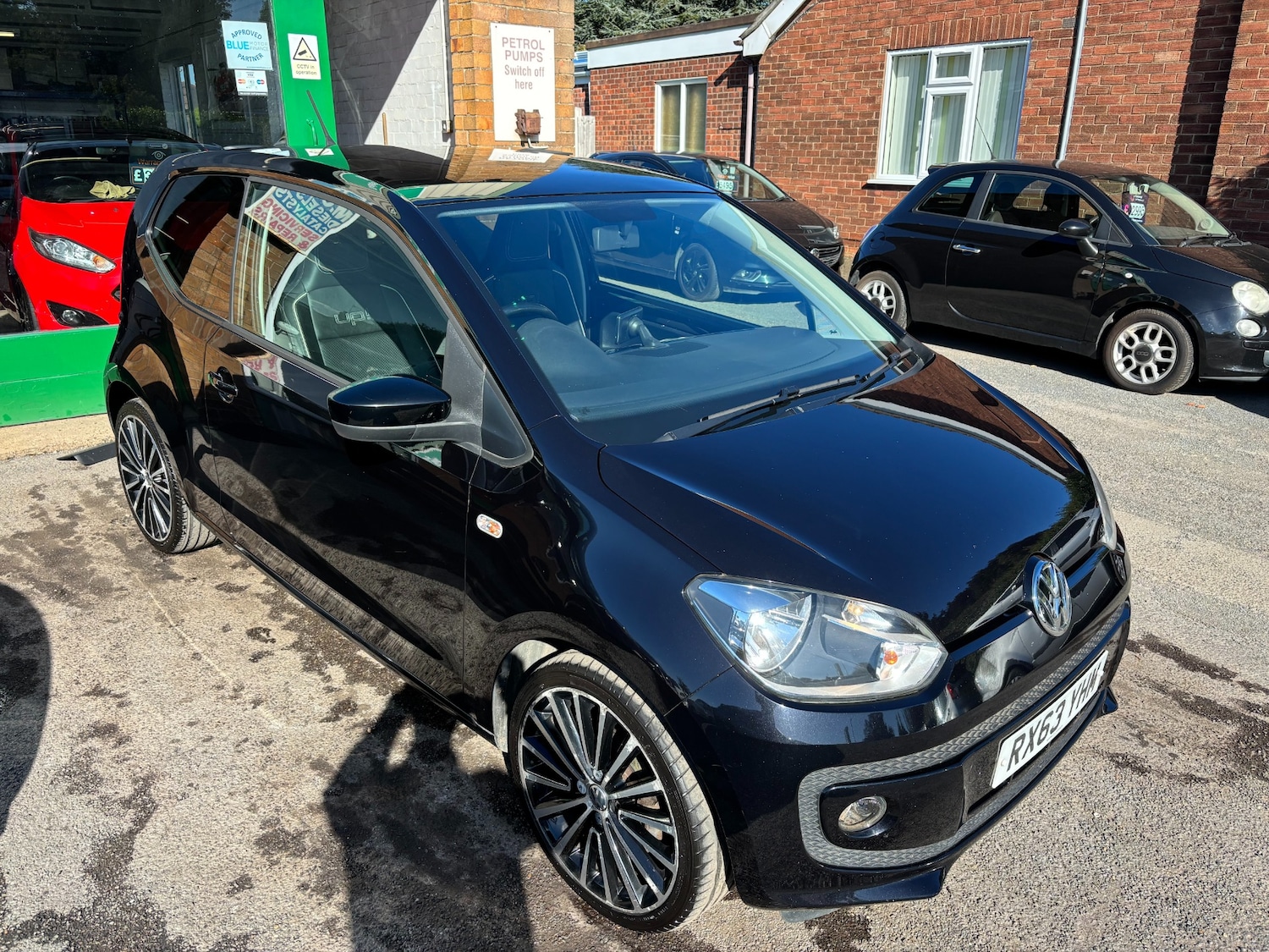 Used Volkswagen up! 2013 for sale - 76182519: Photo 2