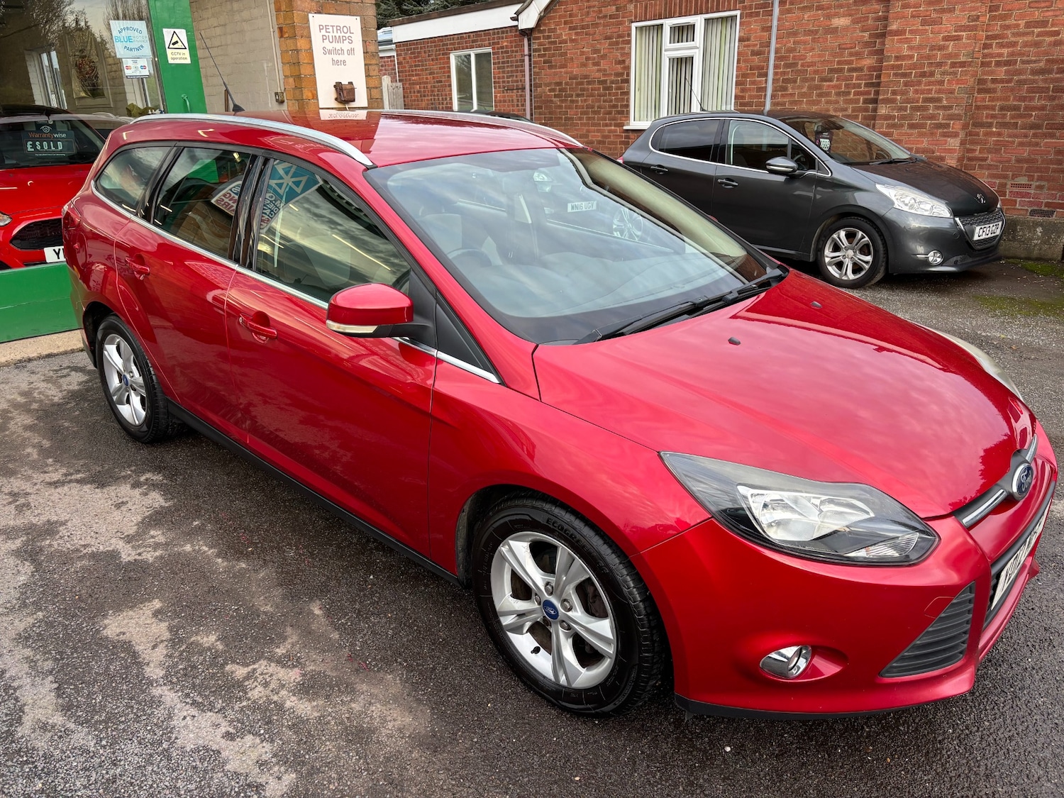 Used Ford Focus 2012 for sale - 76861727: Photo 2
