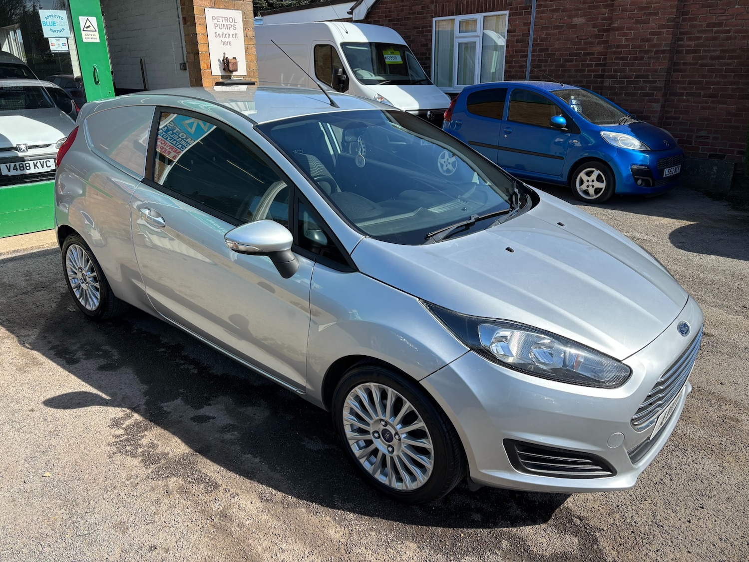 Used Ford Fiesta 2013 for sale - 78143880: Photo 2