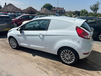 Used Ford Fiesta 2015 for sale - 79174380: Photo