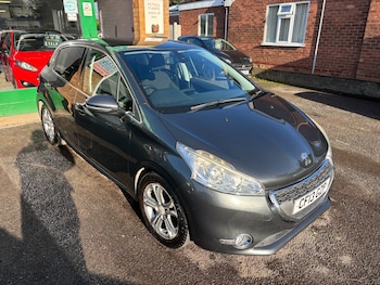 Used Peugeot 208 2013 for sale - 76601939: Photo