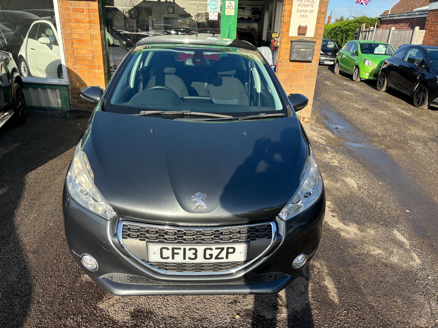 Used Peugeot 208 2013 for sale - 76601939: Photo 3