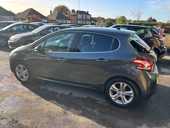 Used Peugeot 208 2013 for sale - 76601939: Photo