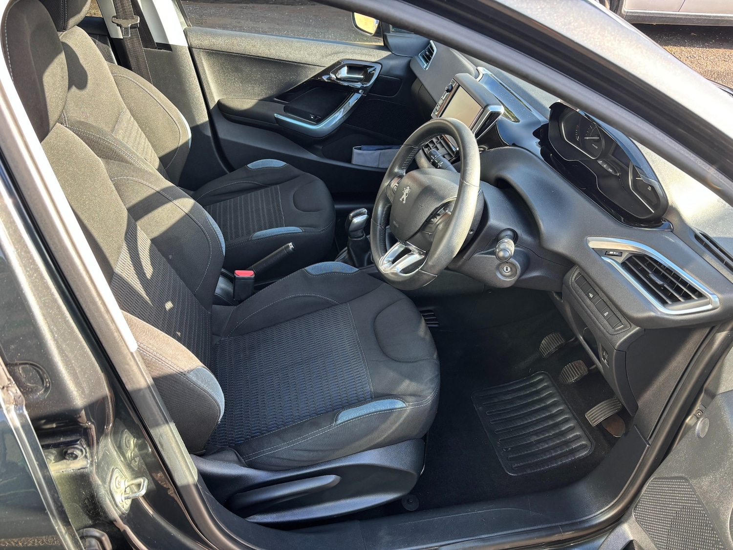 Used Peugeot 208 2013 for sale - 76601939: Photo 6