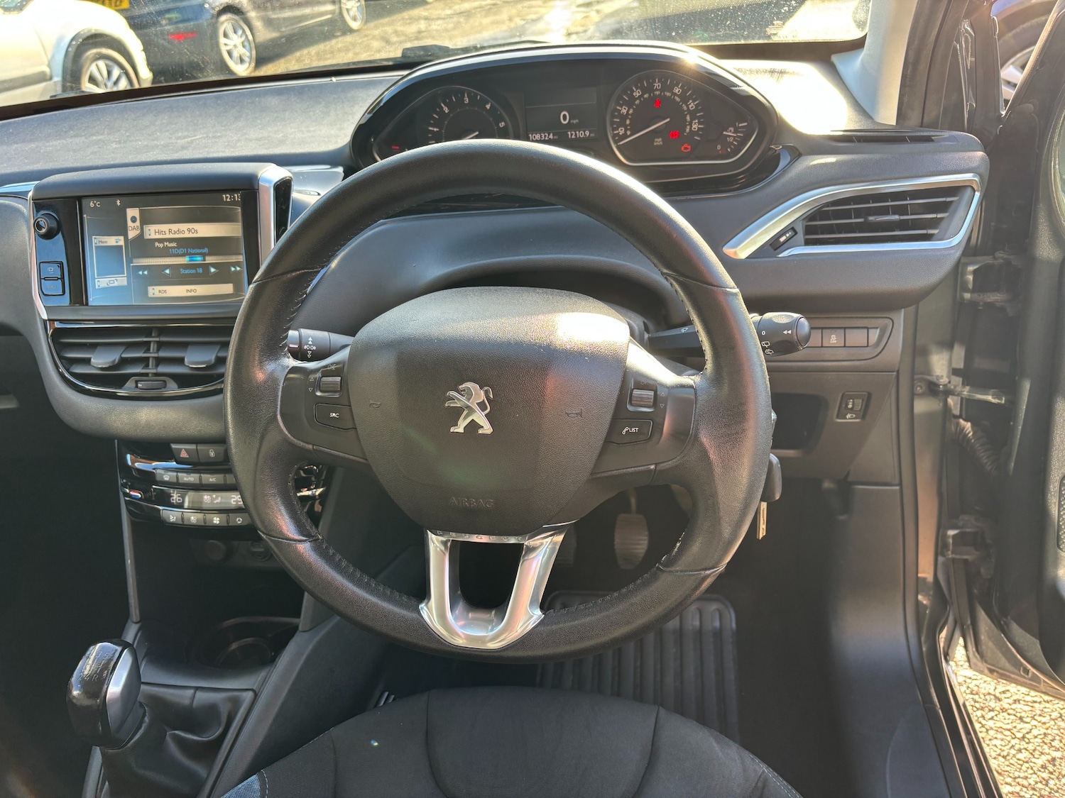 Used Peugeot 208 2013 for sale - 76601939: Photo 7