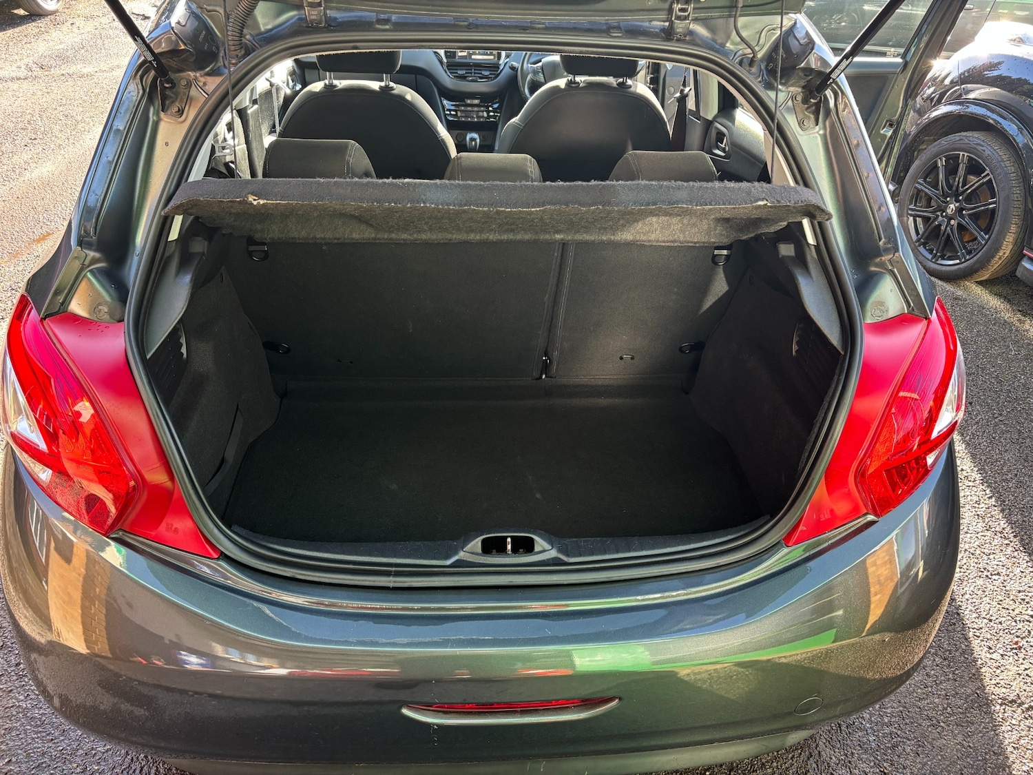 Used Peugeot 208 2013 for sale - 76601939: Photo 9