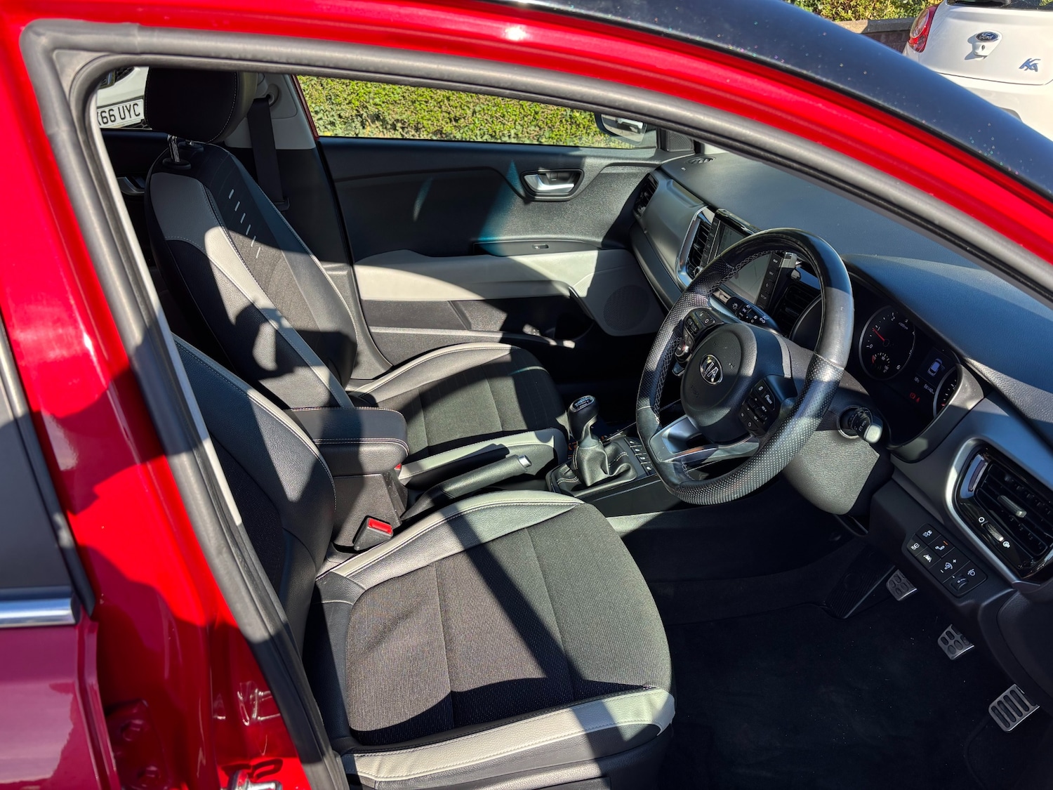 Used Kia Stonic 2017 for sale - 77983783: Photo 7