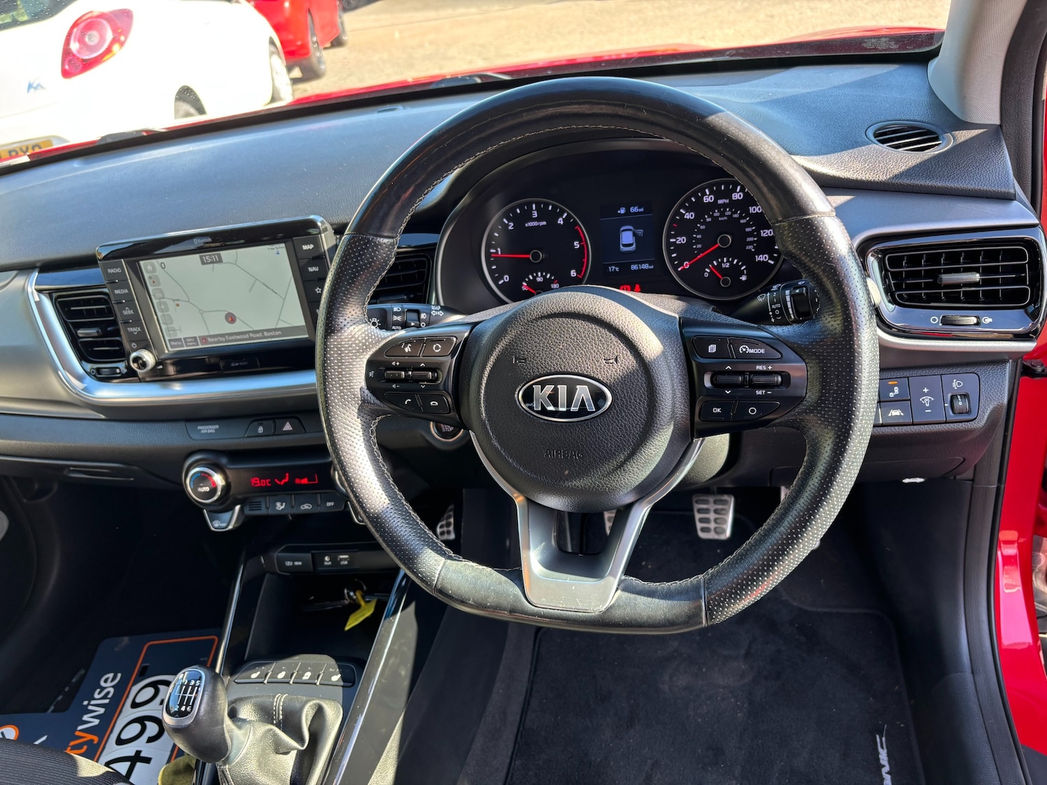 Used Kia Stonic 2017 for sale - 77983783: Photo 8