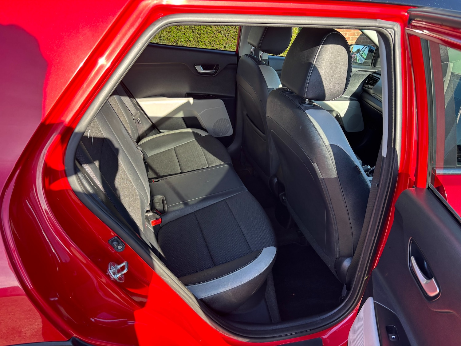 Used Kia Stonic 2017 for sale - 77983783: Photo 9