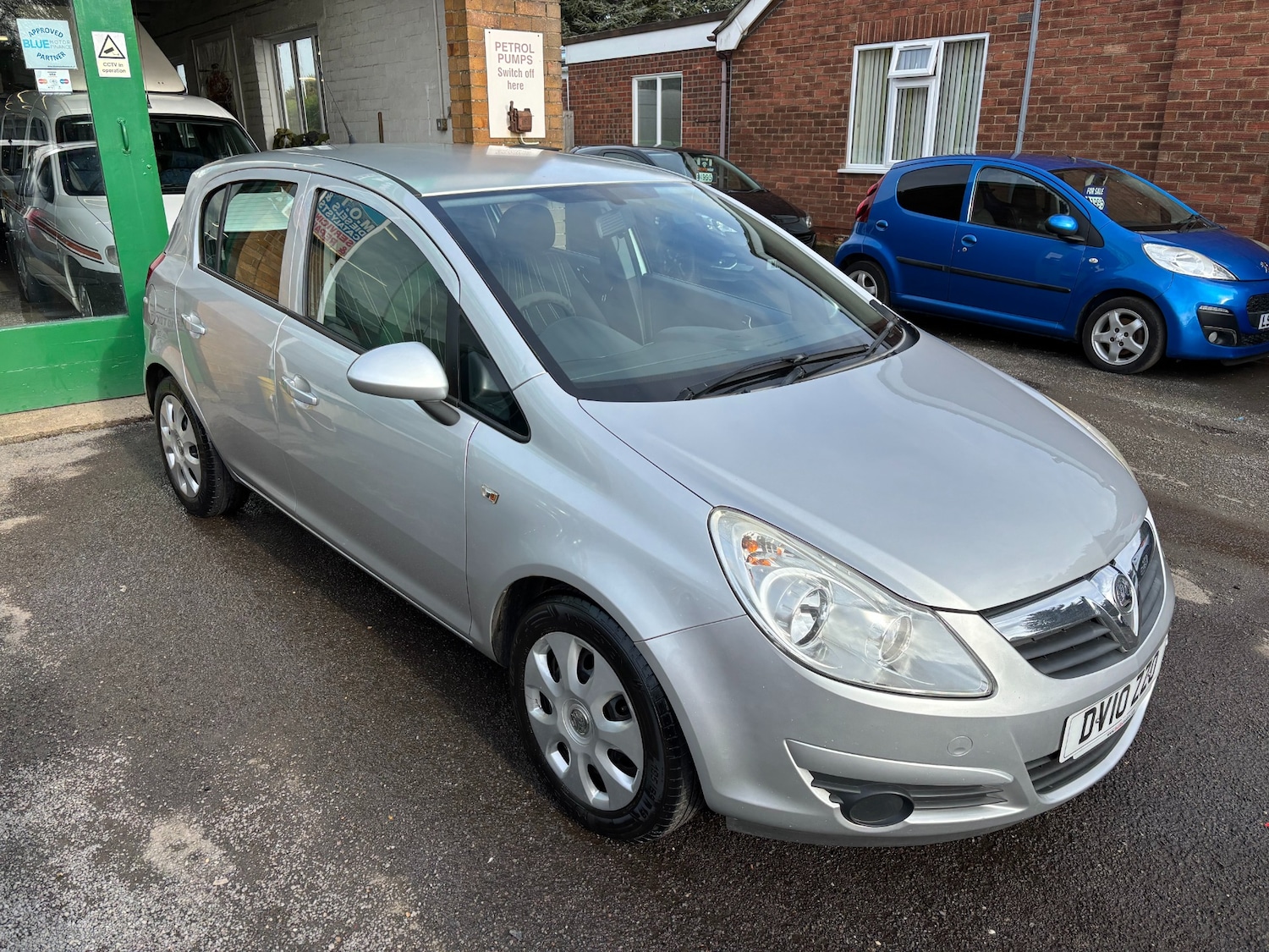 Used Vauxhall Corsa 2010 for sale - 77491804: Photo 2