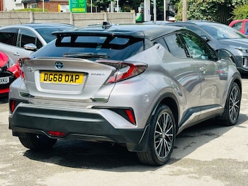 Used Toyota C-HR 2018 for sale - 78943248: Photo