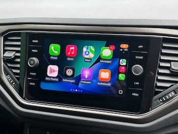 Used Volkswagen T-Roc 2018 for sale - 78401080: Photo