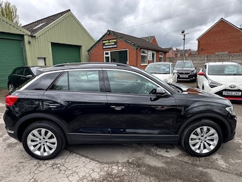 Used Volkswagen T-Roc 2018 for sale - 78401080: Photo