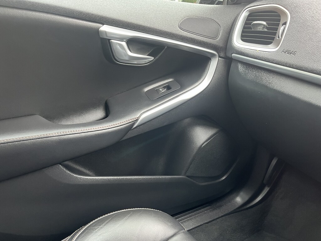 Used Volvo V40 Cross Country 2015 for sale - 78105489: Photo 15