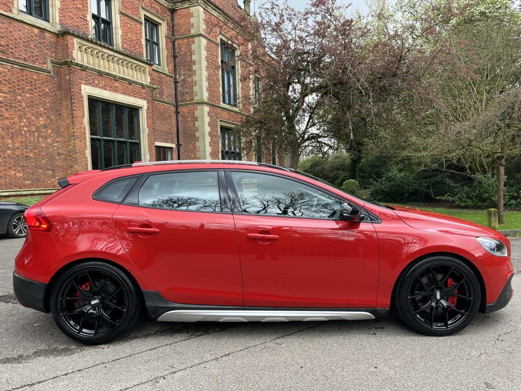 Used Volvo V40 Cross Country 2015 for sale - 78105489: Photo 2