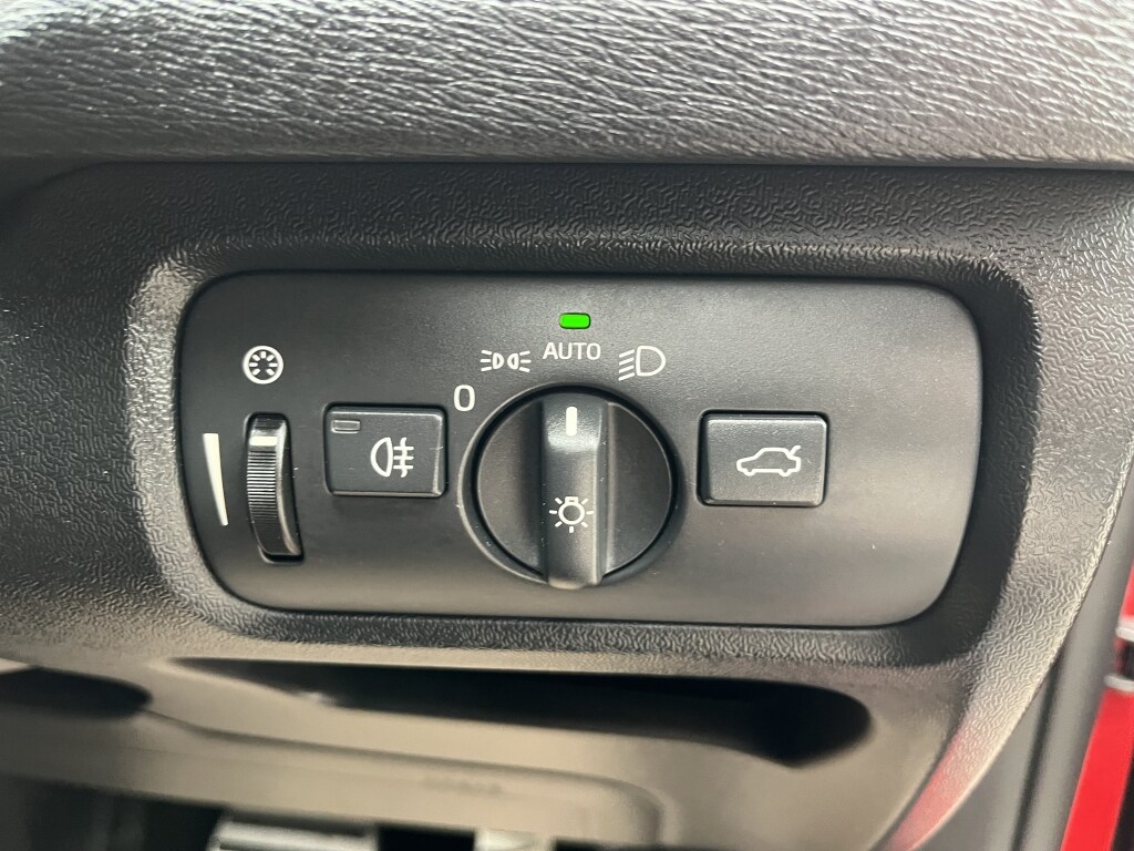 Used Volvo V40 Cross Country 2015 for sale - 78105489: Photo 36