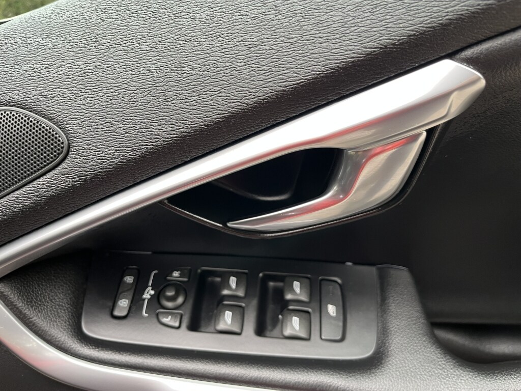 Used Volvo V40 Cross Country 2015 for sale - 78105489: Photo 38