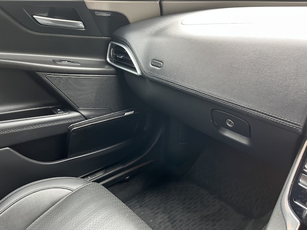 Used Jaguar XE 2017 for sale - 75628416: Photo 11