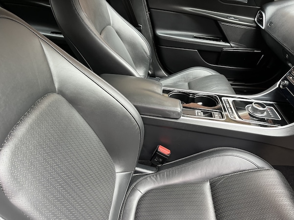 Used Jaguar XE 2017 for sale - 75628416: Photo 23