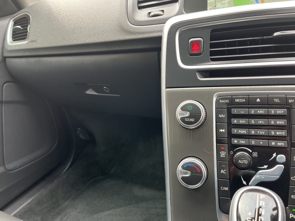 Used Volvo V60 Cross Country 2016 for sale - 77985162: Photo 13