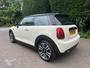 Used MINI Hatch 2018 for sale - 79302402: Photo