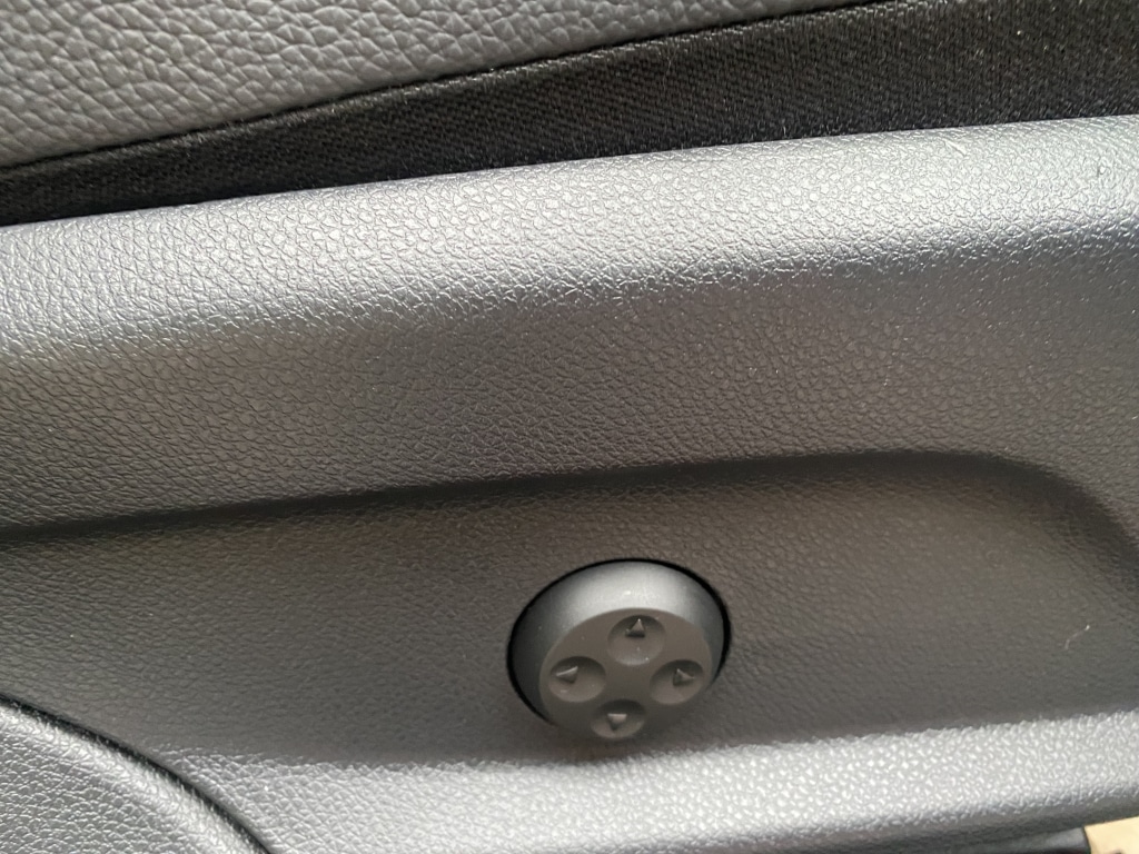 Used Mercedes-Benz GLC 2019 for sale - 77640430: Photo 42