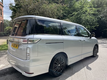 Used Nissan Elgrand 2015 for sale - 78932741: Photo