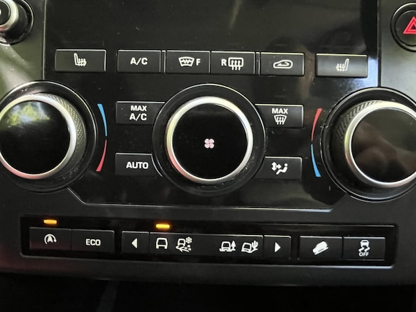 Used Land Rover Discovery Sport 2015 for sale - 74635645: Photo 40