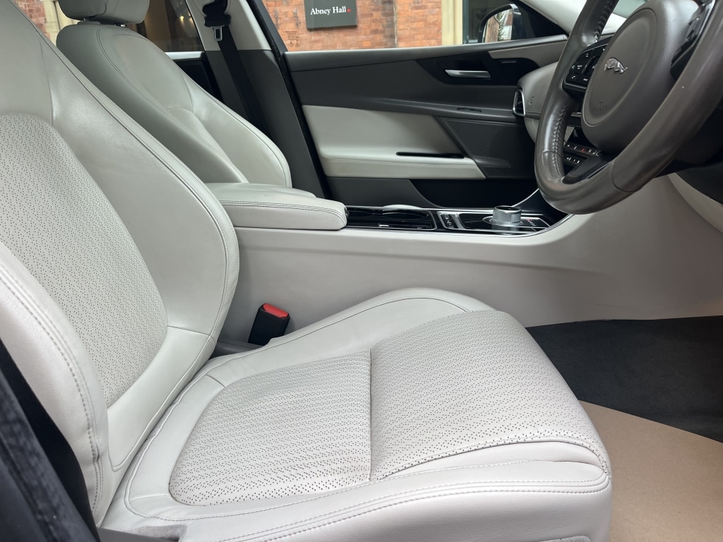 Used Jaguar XE 2015 for sale - 76149821: Photo 11