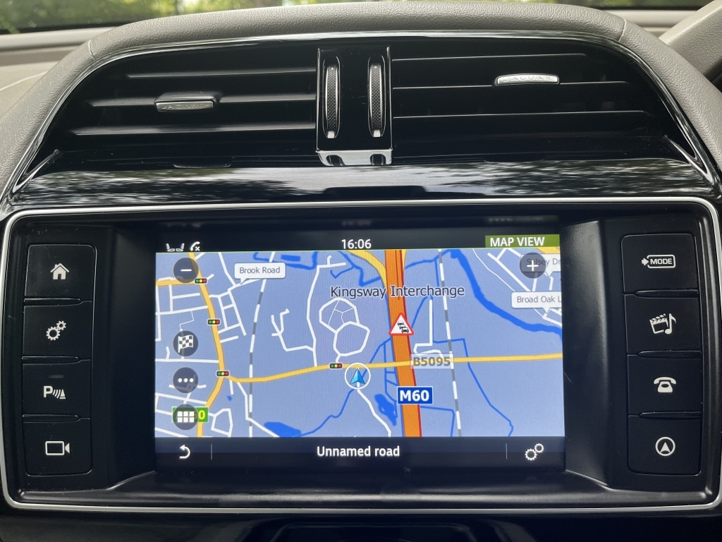 Used Jaguar XE 2015 for sale - 76149821: Photo 14